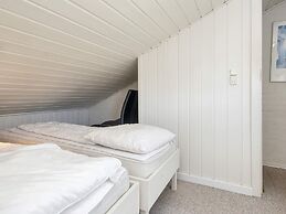 6 Person Holiday Home on a Holiday Park in Hemmet