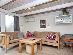 6 Person Holiday Home on a Holiday Park in Hemmet