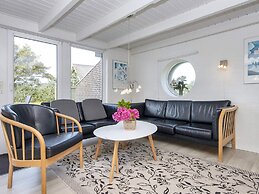 6 Person Holiday Home on a Holiday Park in Hemmet