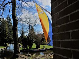 Lodge in Giethoorn With Breakfast