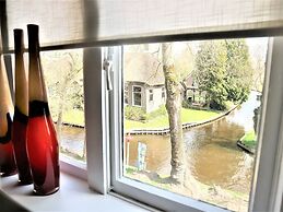 Lodge in Giethoorn With Breakfast