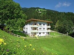 Luxurious Apartment in Fugen Near Forest