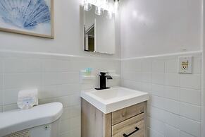 3 Mi to Beach: Quaint Home w/ Patio in Hollywood