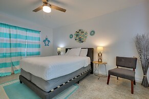 3 Mi to Beach: Quaint Home w/ Patio in Hollywood