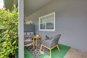 3 Mi to Beach: Quaint Home w/ Patio in Hollywood