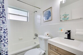 3 Mi to Beach: Quaint Home w/ Patio in Hollywood