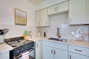 3 Mi to Beach: Quaint Home w/ Patio in Hollywood