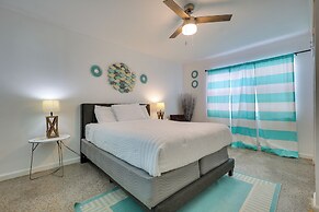 3 Mi to Beach: Quaint Home w/ Patio in Hollywood