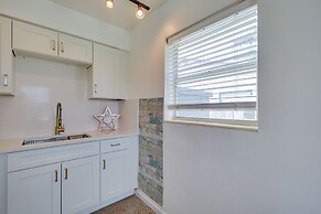 3 Mi to Beach: Quaint Home w/ Patio in Hollywood