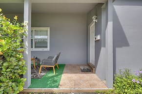 3 Mi to Beach: Quaint Home w/ Patio in Hollywood