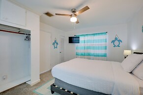 3 Mi to Beach: Quaint Home w/ Patio in Hollywood