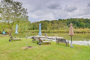 Cottage w/ Fire Pit & Lake Access in Waterloo!