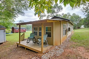 Cottage w/ Fire Pit & Lake Access in Waterloo!