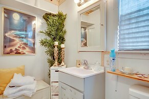 Cottage w/ Fire Pit & Lake Access in Waterloo!