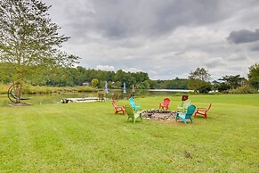 Screened Porch w/ Lake Views: Waterloo Home!