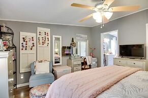 Screened Porch w/ Lake Views: Waterloo Home!