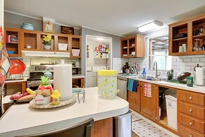 Screened Porch w/ Lake Views: Waterloo Home!