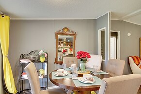 Screened Porch w/ Lake Views: Waterloo Home!