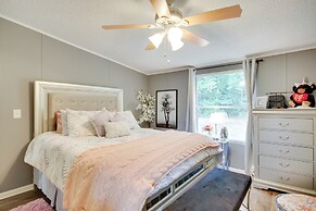 Screened Porch w/ Lake Views: Waterloo Home!