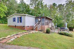 Screened Porch w/ Lake Views: Waterloo Home!