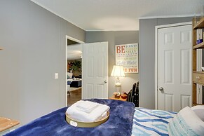 Screened Porch w/ Lake Views: Waterloo Home!