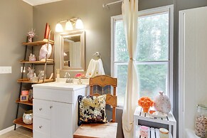 Screened Porch w/ Lake Views: Waterloo Home!