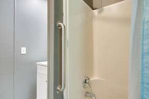 Screened Porch w/ Lake Views: Waterloo Home!