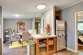 Screened Porch w/ Lake Views: Waterloo Home!