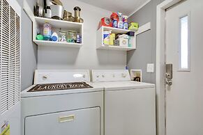 Screened Porch w/ Lake Views: Waterloo Home!