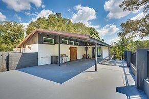 Lake O' the Pines Retreat: Private Dock!