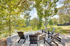Lake O' the Pines Retreat: Private Dock!