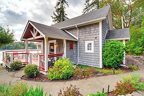Bayfront Home w/ Private Beach in Vaughn!
