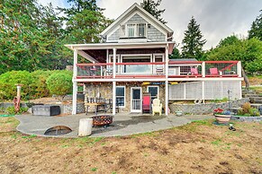 Bayfront Home w/ Private Beach in Vaughn!