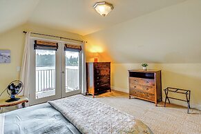 Bayfront Home w/ Private Beach in Vaughn!