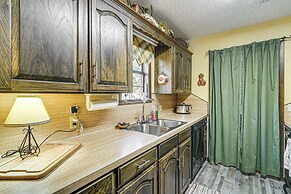 Lakefront Home: Deck, Grills & Fire Pit in Karnack