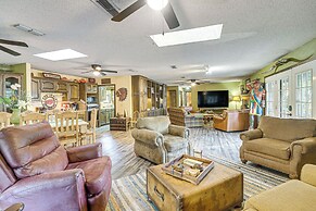 Lakefront Home: Deck, Grills & Fire Pit in Karnack