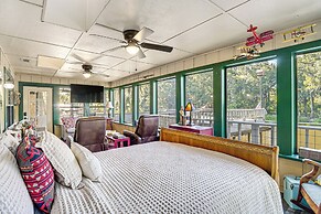 Lakefront Home: Deck, Grills & Fire Pit in Karnack