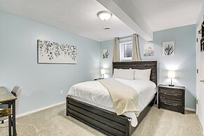 Springfield Apt w/ Home Theater & Pool Table!