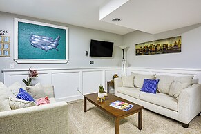 Springfield Apt w/ Home Theater & Pool Table!