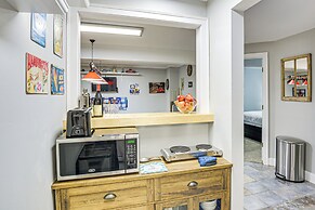 Springfield Apt w/ Home Theater & Pool Table!