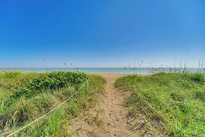 2 Mi to Fort Pierce Jetty: Coastal Florida Condo