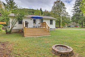 Greenbrier River Retreat w/ Deck - Steps to Trail!
