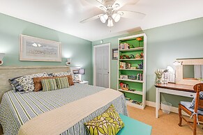 Pet-friendly Home w/ Hot Tub Near the Hamptons!