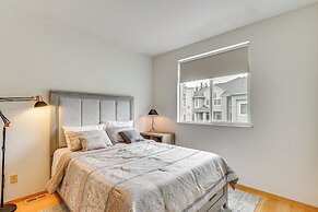 6 Mi to Lake Washington: Sleek Townhome w/ Deck!