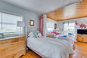 Walk to the Beach: Pet-friendly Gem in Biddeford!