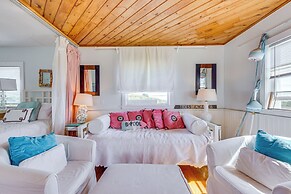 Walk to the Beach: Pet-friendly Gem in Biddeford!