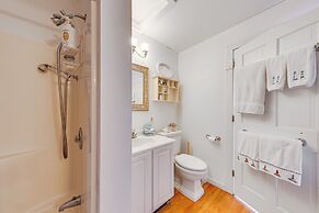 Walk to the Beach: Pet-friendly Gem in Biddeford!