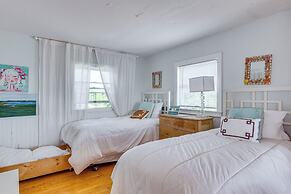 Walk to the Beach: Pet-friendly Gem in Biddeford!