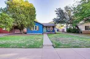 Chic Home ~ 2 Mi to TTU w/ Grill & Yard in Lubbock