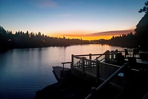 Spokane River Access & Fire Pit: Post Falls Cabin